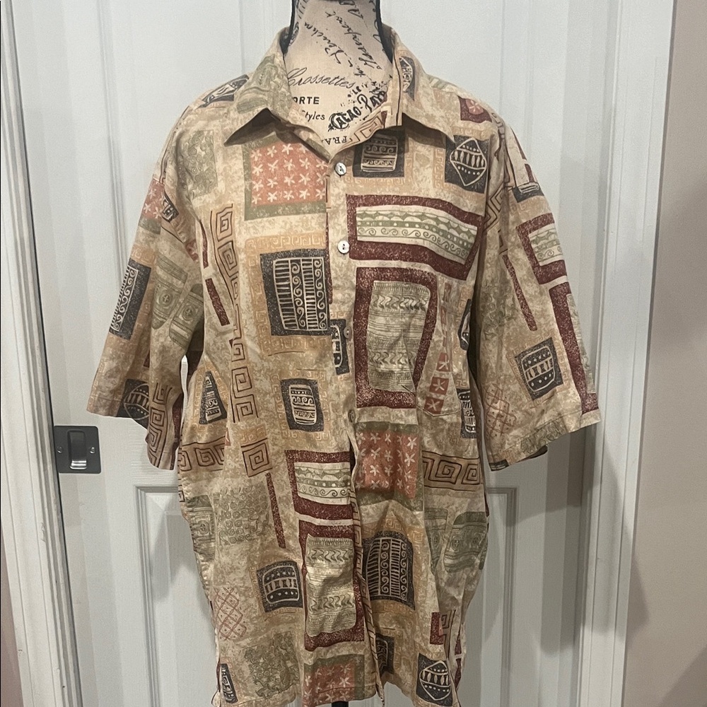 Tori Richard vintage men’s Hawaiian style cotton button down shirt.